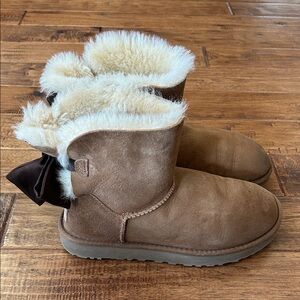UGG Mini Bailey Bow II Glam Classic Boots Chestnut Brown Suede Wool Lined Size 7